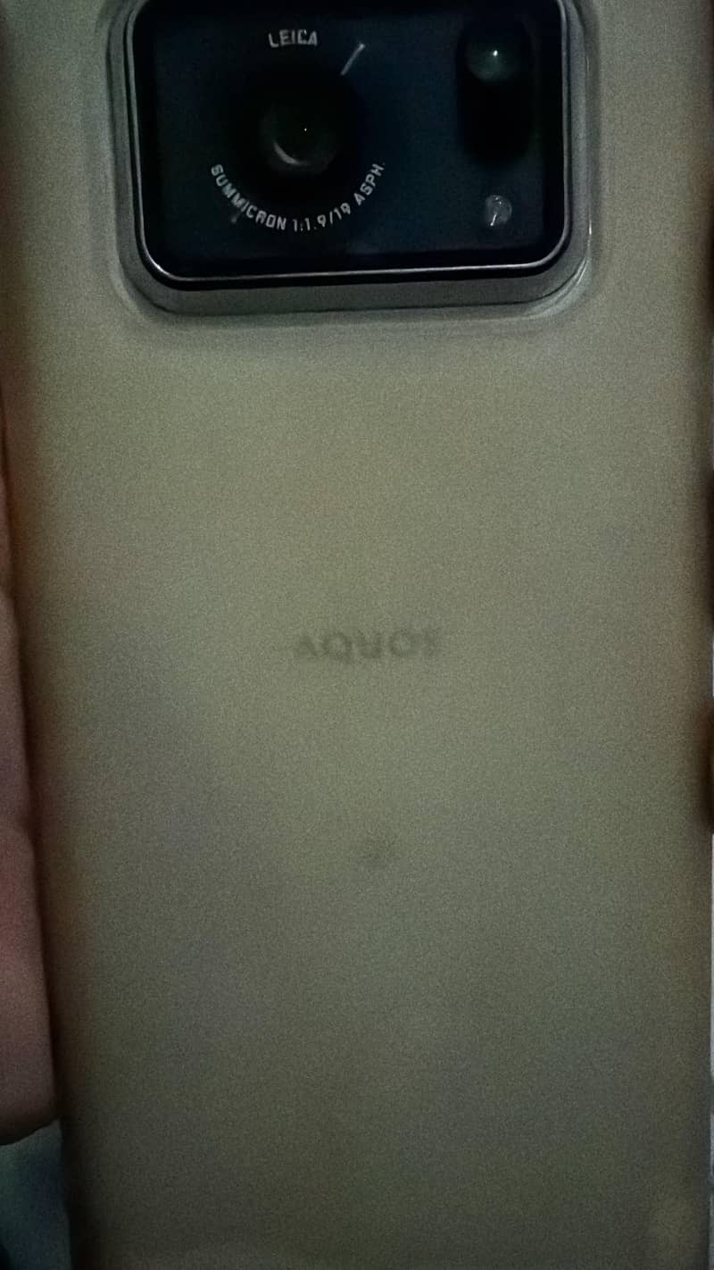 Sharp Aquos R6 1