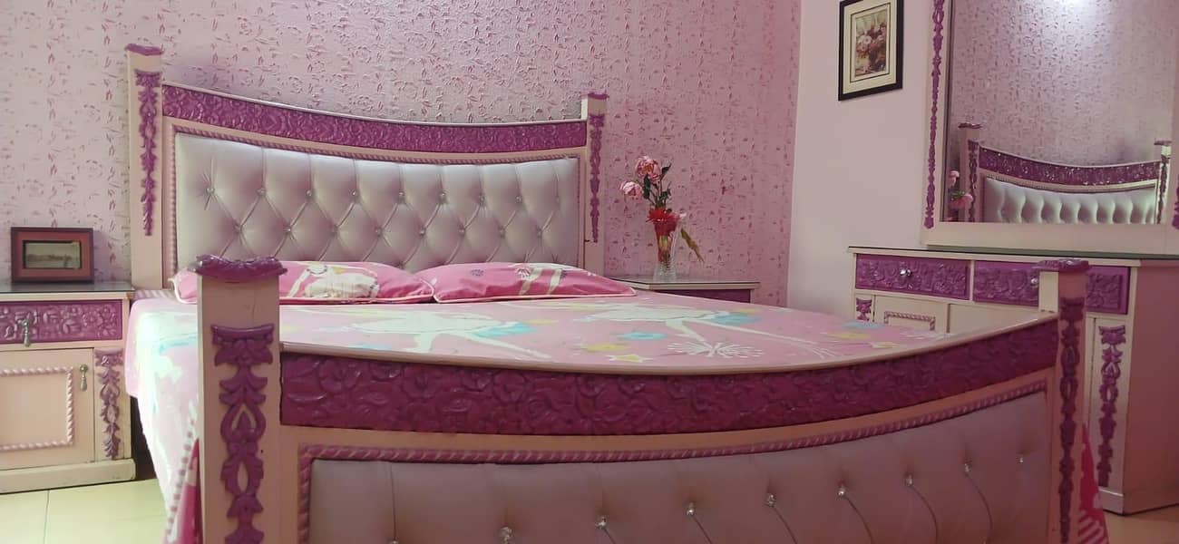 queen size bed 1