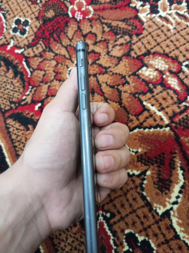 Apple iPhone 8 Plus 1
