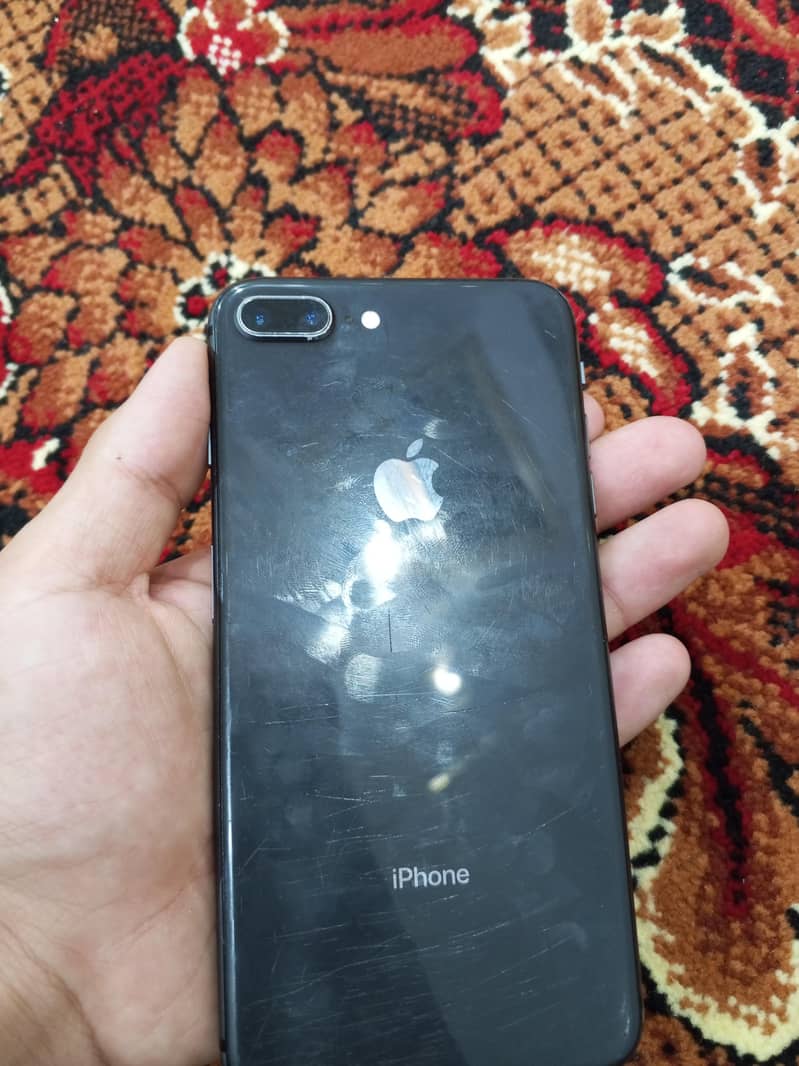Apple iPhone 8 Plus 3