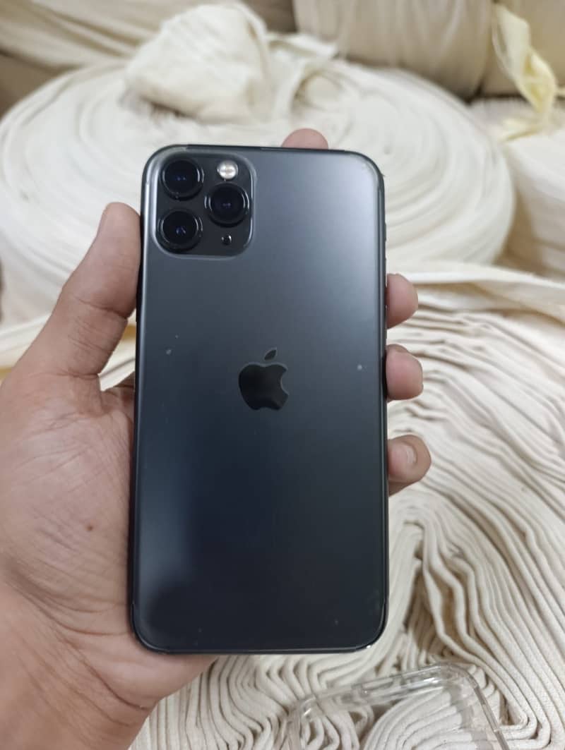 Apple iPhone 11 Pro 4