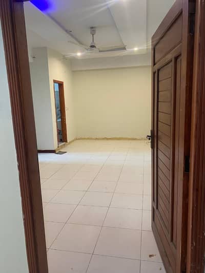 Studio Non furnished apartment Available for rent