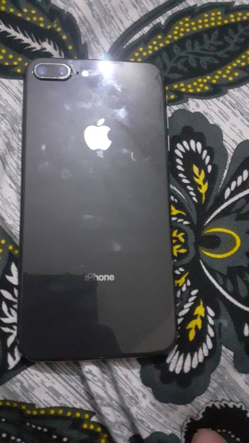 Apple iPhone 8 Plus 1