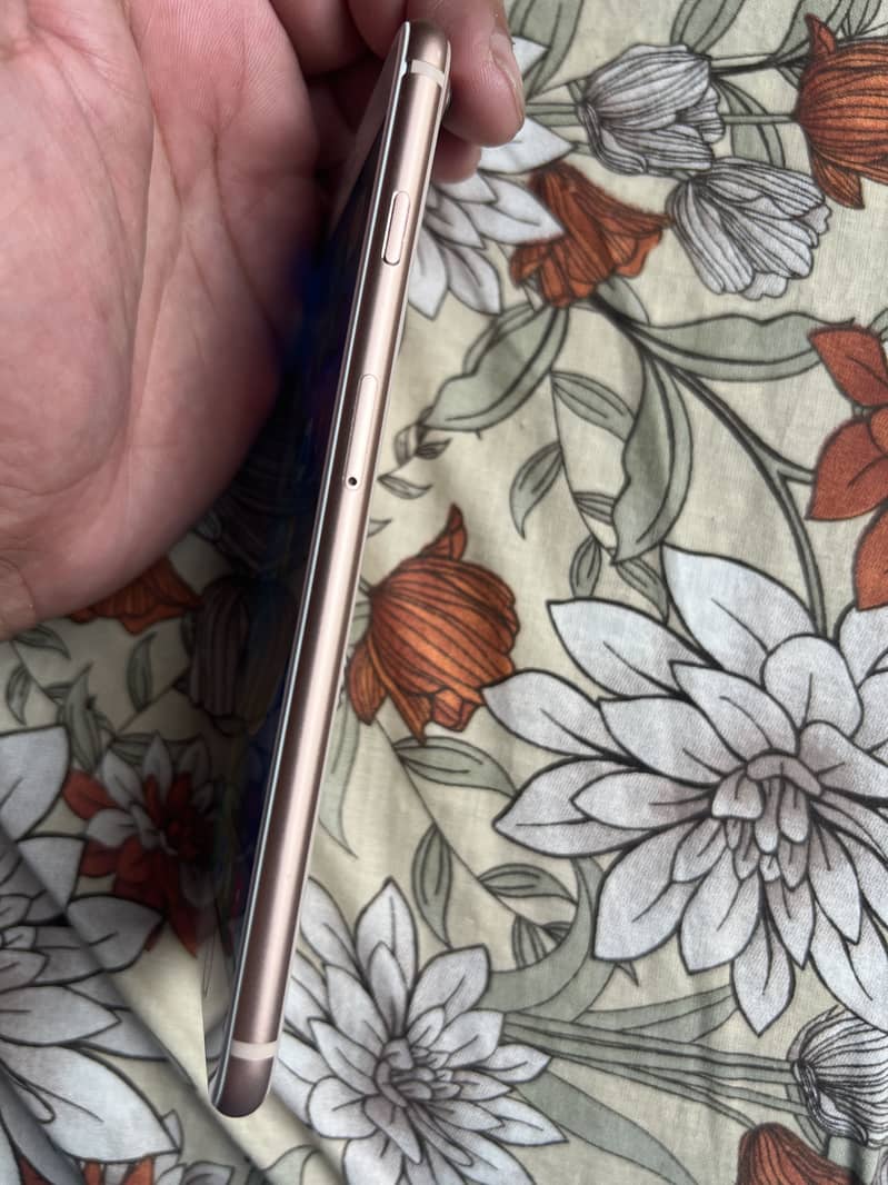 Apple iPhone 8 Plus 4
