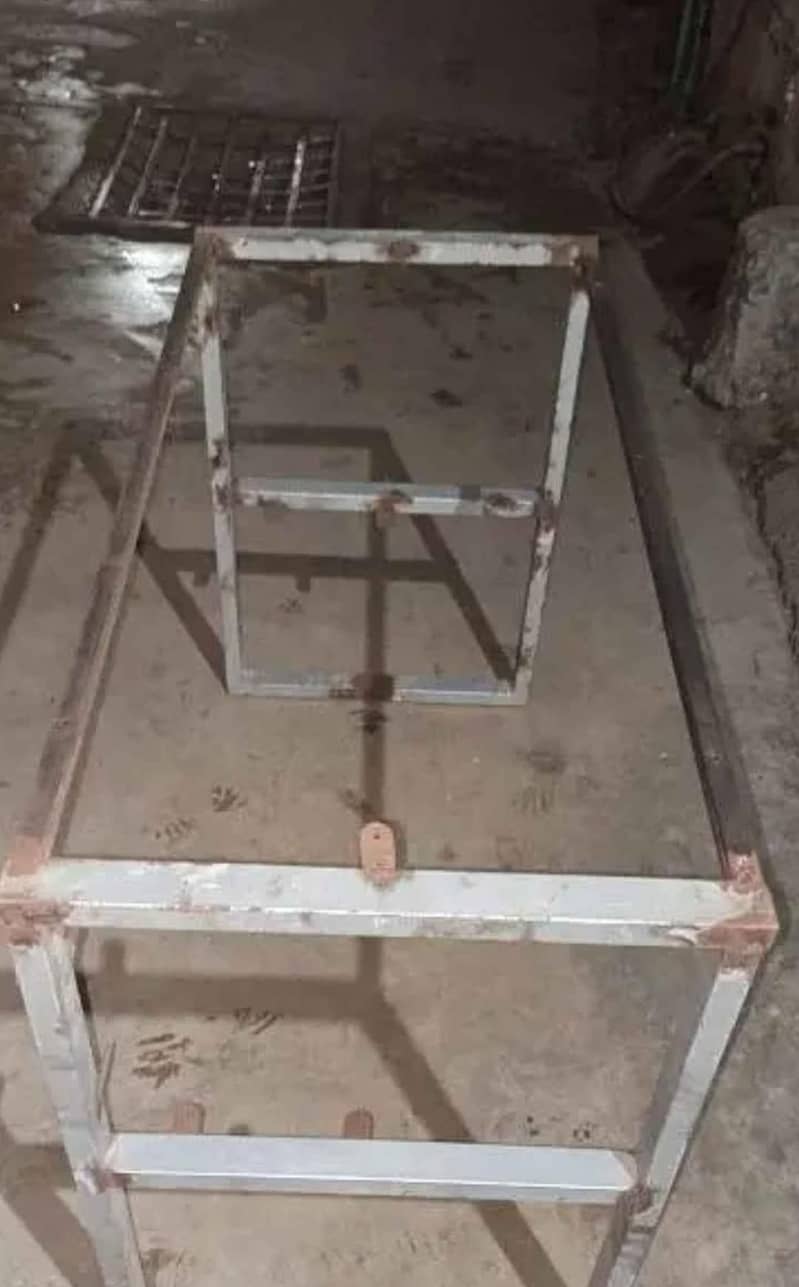 TABLE FRAME/UPS STAND 0