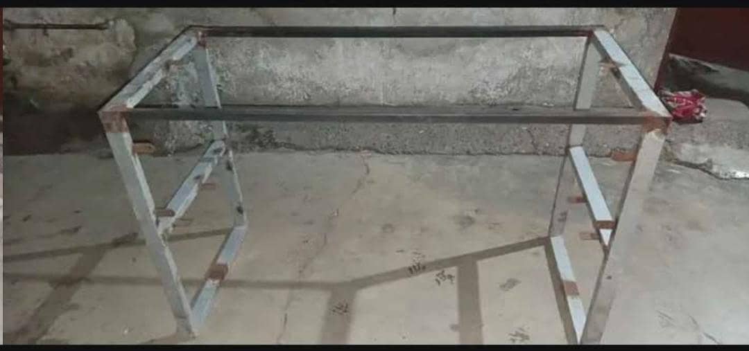 TABLE FRAME/UPS STAND 2