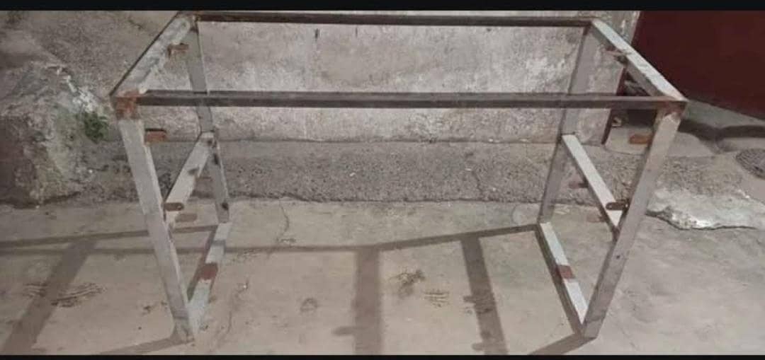 TABLE FRAME/UPS STAND 3