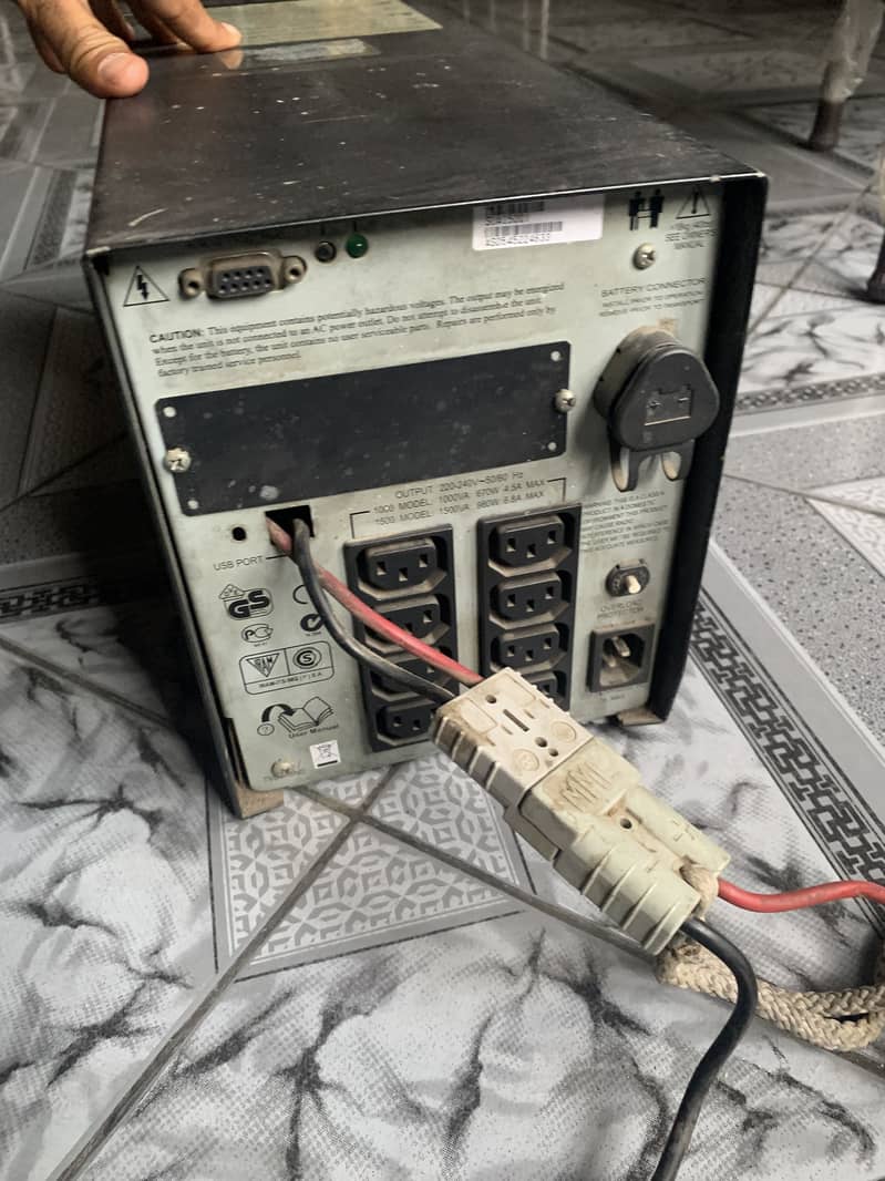 APC UPS 1500 1