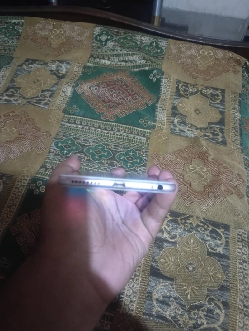 Apple iPhone 6S Plus 4