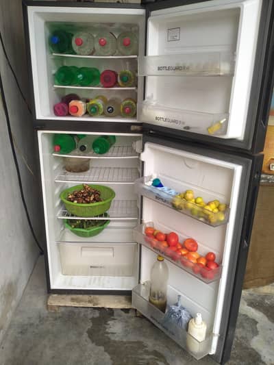 shifting ki vajah se sale kar rahe hain fridge bilkul okay hai