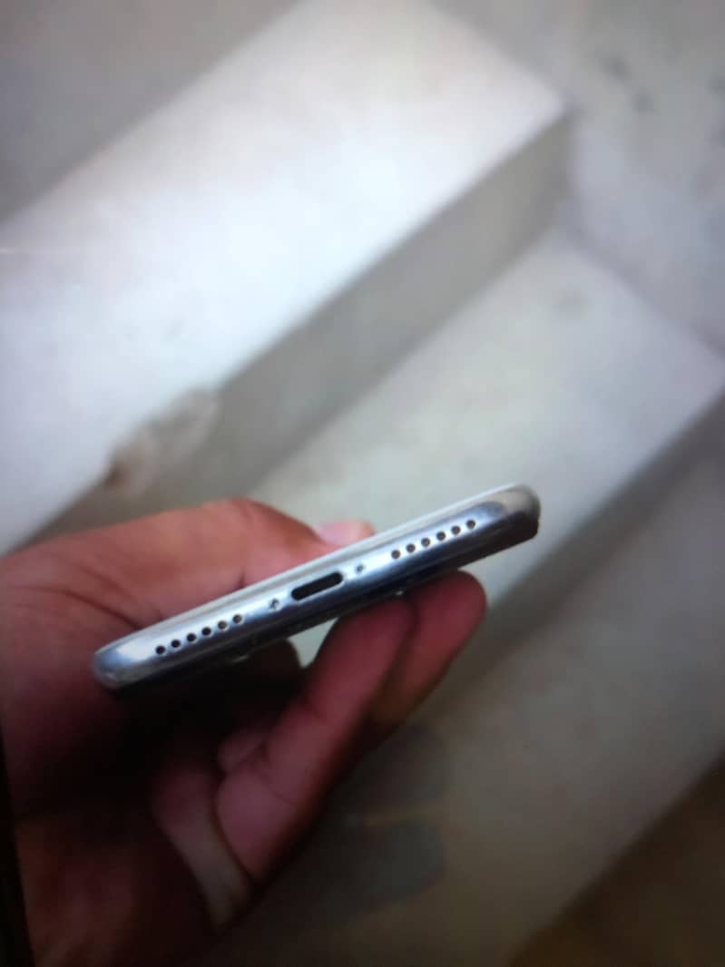 Apple iPhone X 3