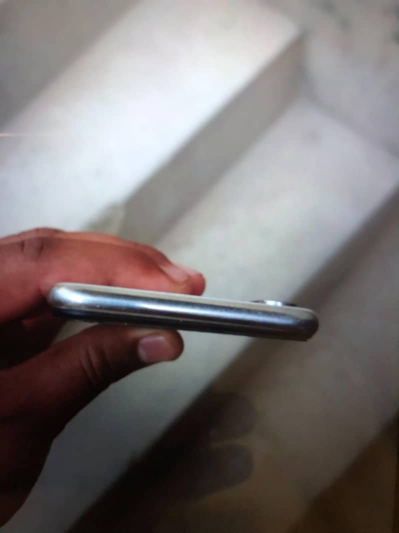 Apple iPhone X 5