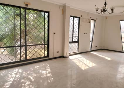 Investor Alert F7/2 500 Syd Old House Best Location 4 Bedroom Drawing/Dining TV Lounge kitchen with sqtr Near to Markaz and Margalla Road
