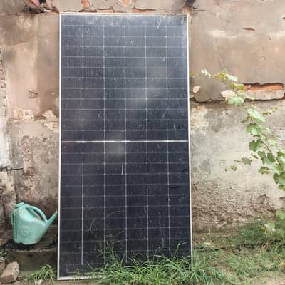 Jinko 585 watt bifacial solar panel