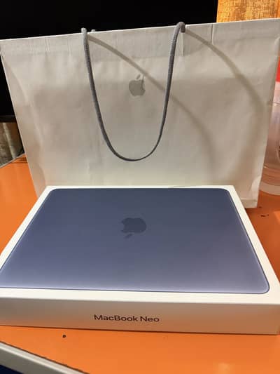 Macbook Neo 8/256 Indigo Box Pack