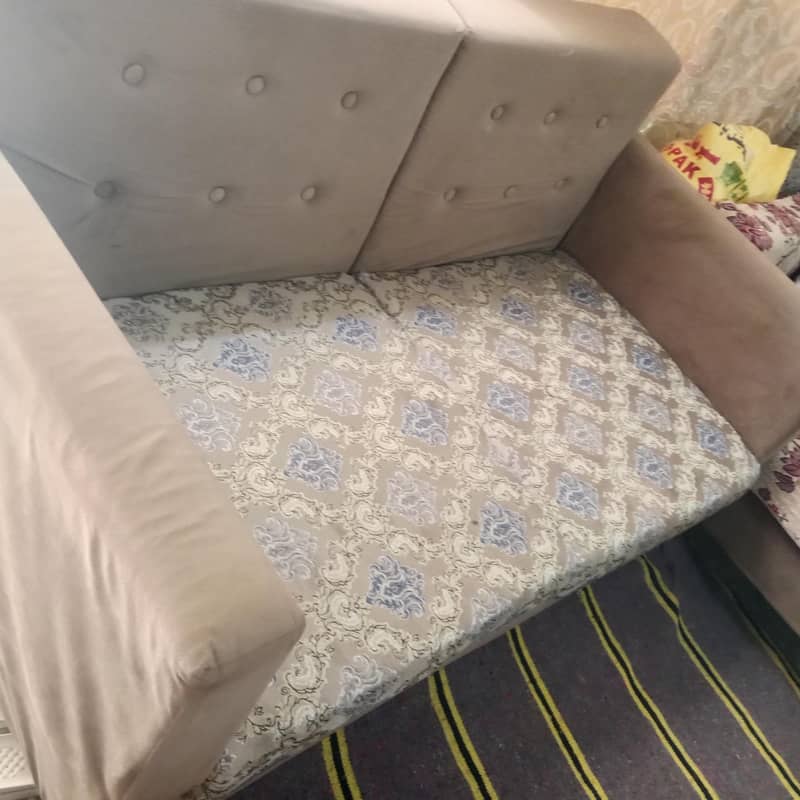 7 seater sofa 3 Table 0