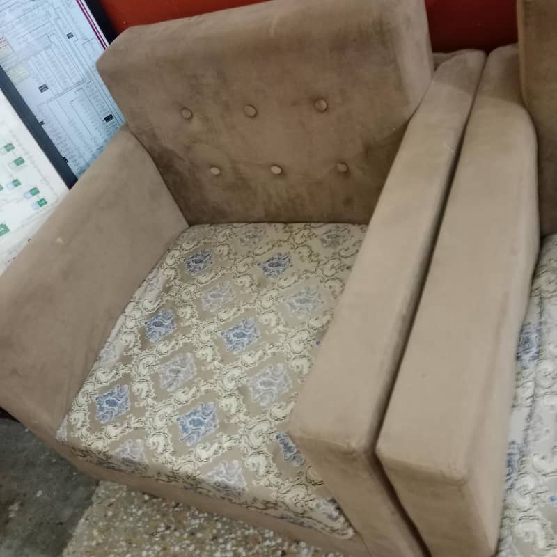 7 seater sofa 3 Table 1