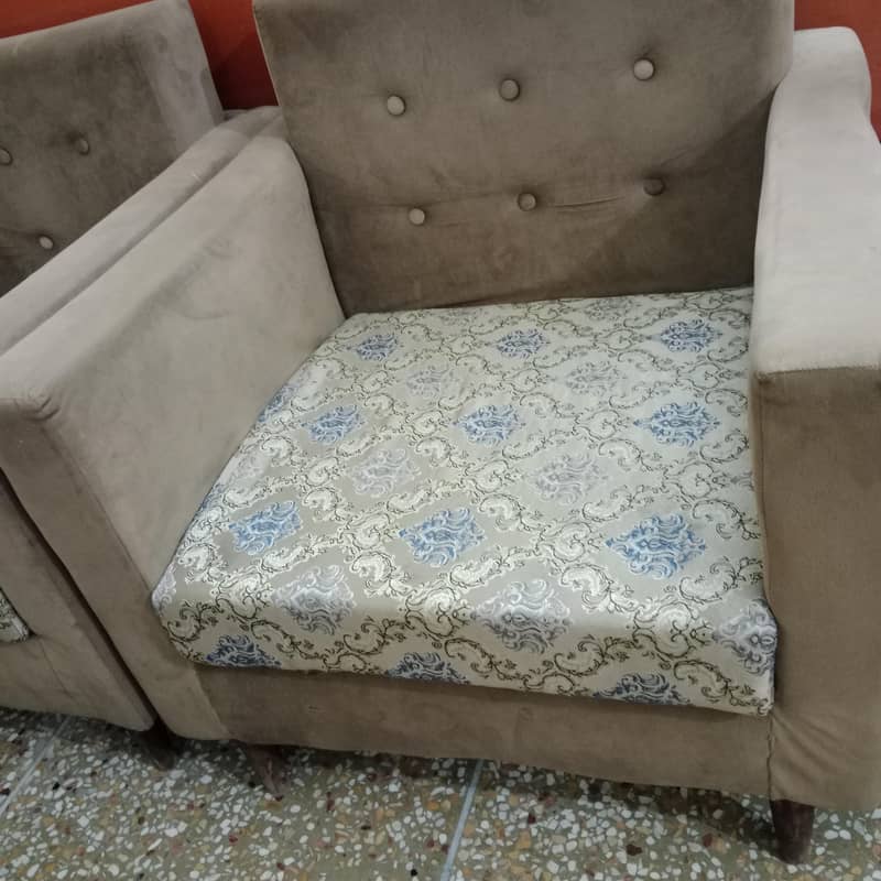 7 seater sofa 3 Table 2