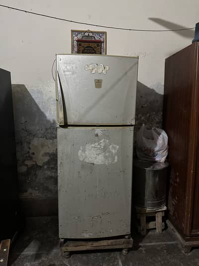 Dawlance fridge  chalti bilkul thik