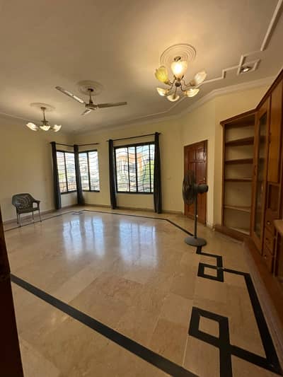 1kanal upper portion available for rent location E11-2 Islamabad