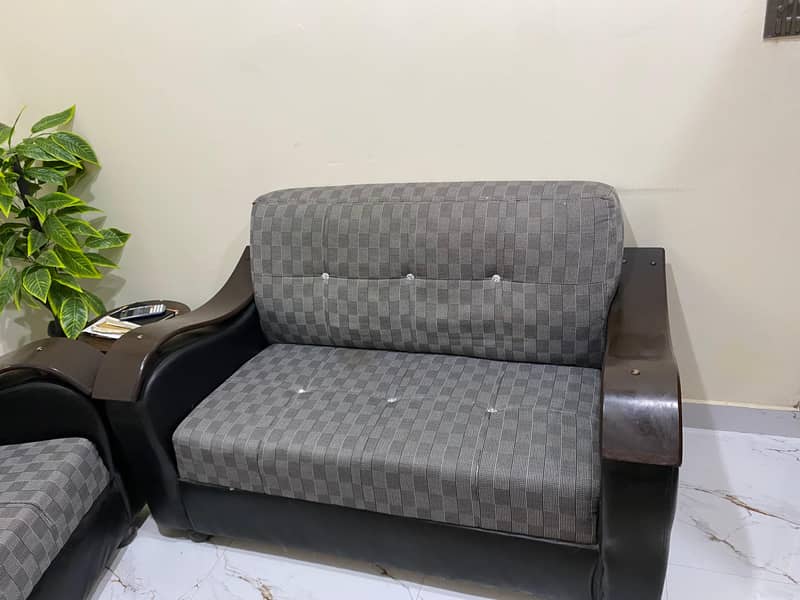 Good condition Complete Sofa set 2