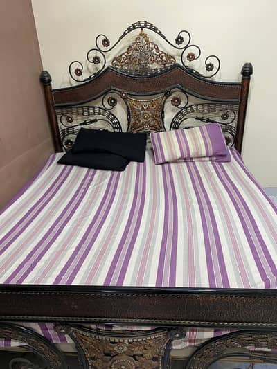 King size Bed 9/10 condition