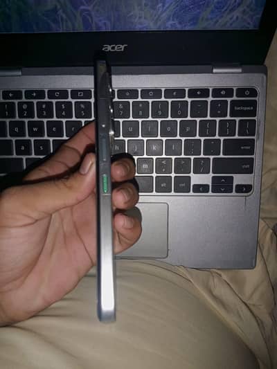 used 5 mnoth with charger and box