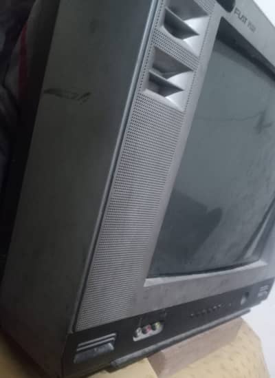 FLAT PLUS TV 14 INCH FOR SALE