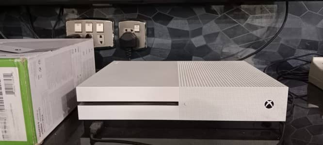 Xbox One S 1 TB, 10/10 Mint Condition reasonable price