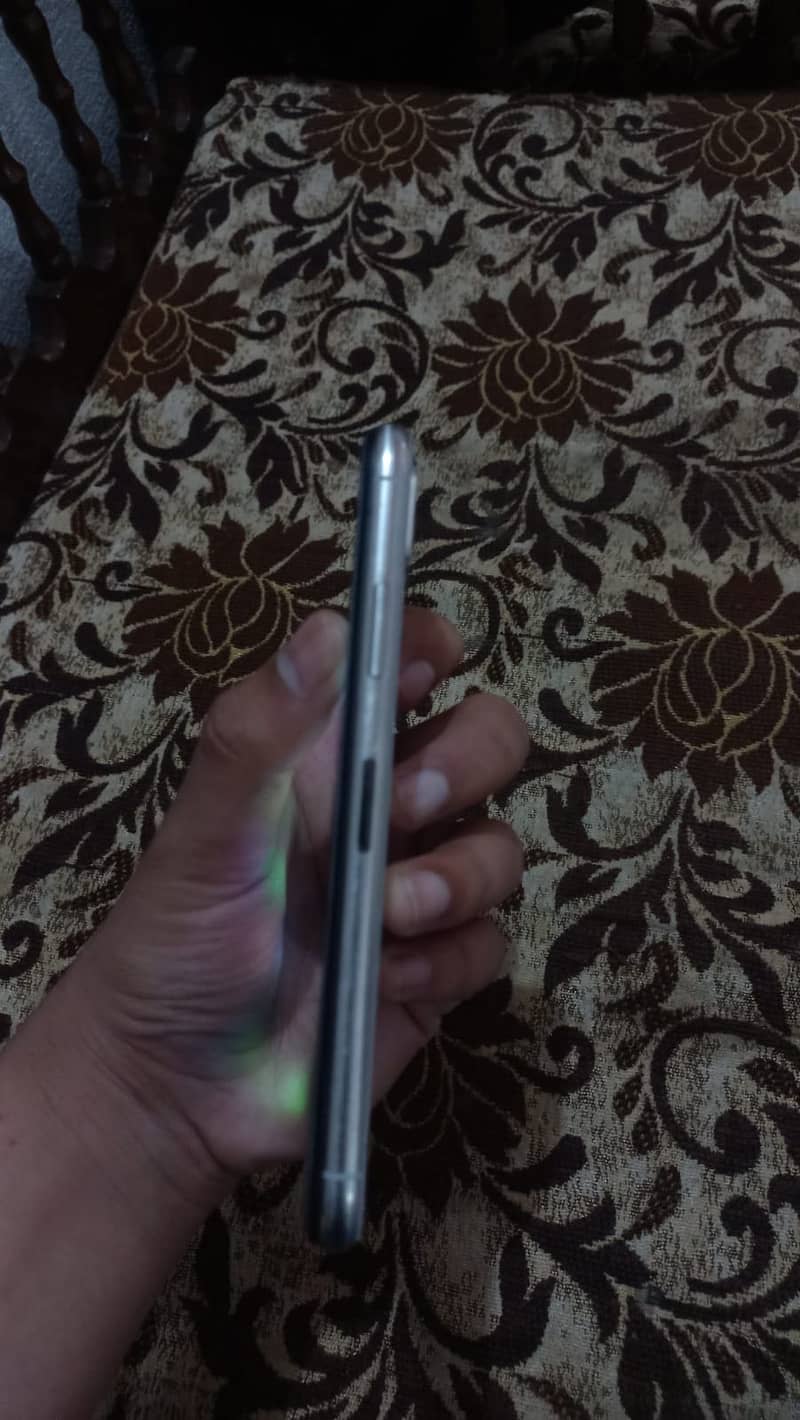 Apple iPhone X 3