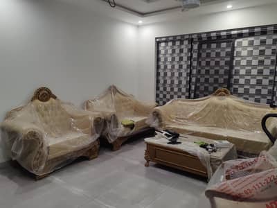 7 seater+ center table (never used sofa)