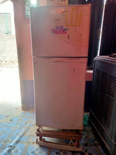 fridge available ha . . just uper repair ha bki compressor etc all ok. .