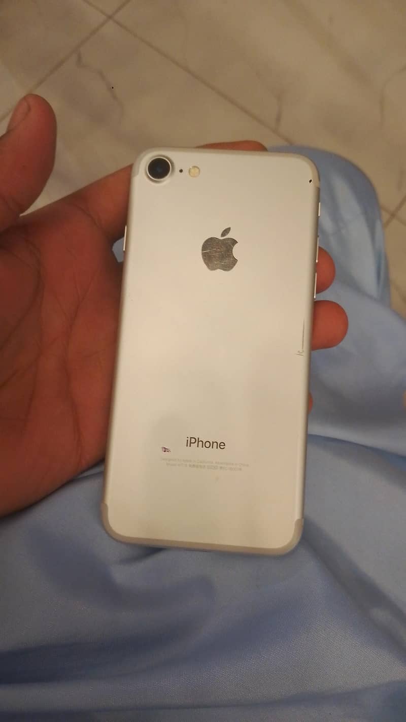 Apple iPhone 7 1