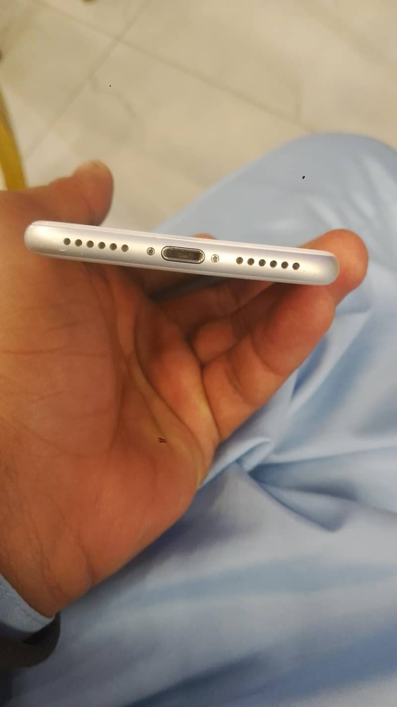 Apple iPhone 7 2