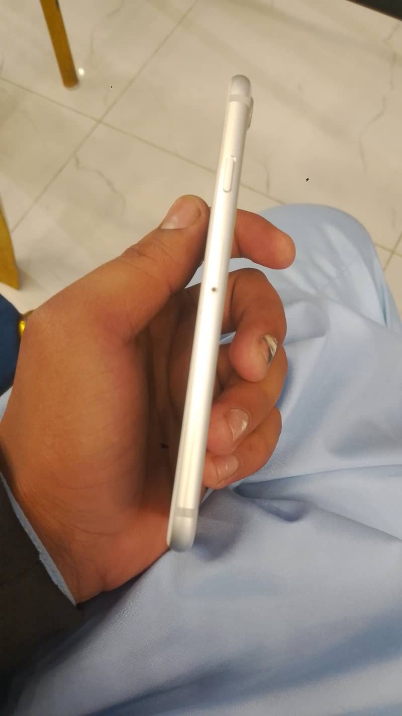 Apple iPhone 7 3