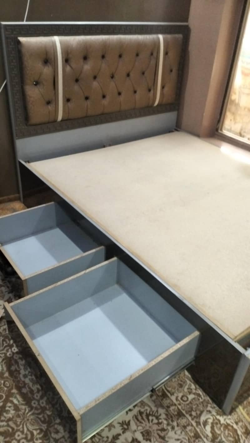 king size bed & dressing table &side tools 3