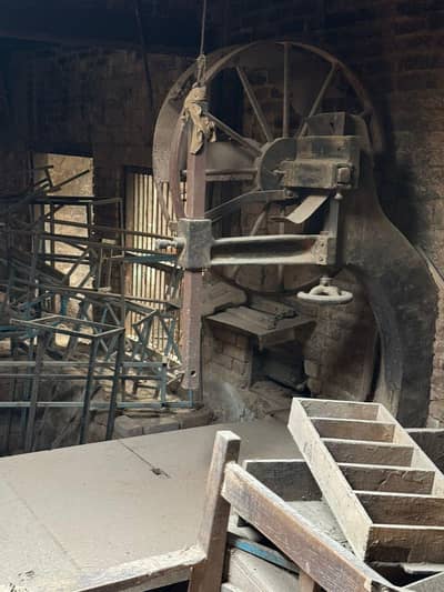 band saw (Aaara) and trolley araa for sale urgent