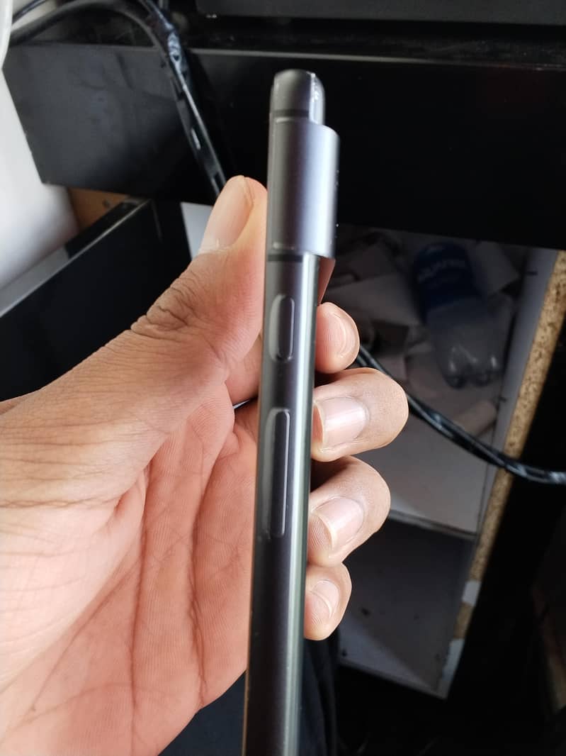 Google Pixel 8 4
