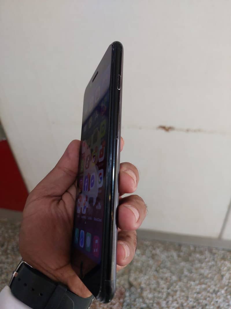 Apple iPhone 7 Plus 2