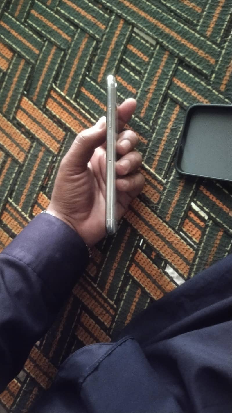 Apple iPhone X 3