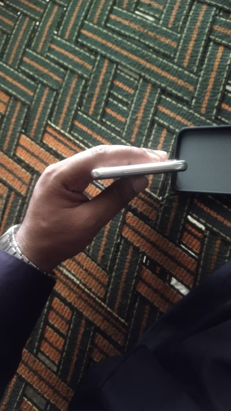 Apple iPhone X 5