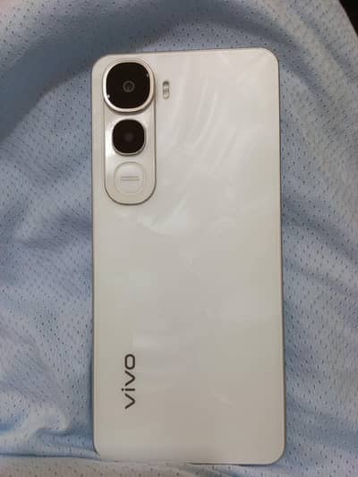Vivo Y400 Full box 10 by 10 Ram 8-256 warranty 07 Months