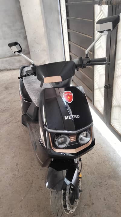 **Metro M6 Empower Lithium 2025|Only 2,250 KM | Portable Battery| 