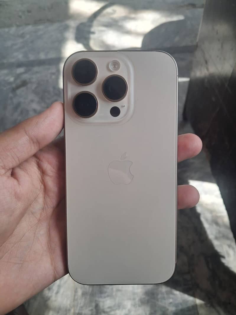 Apple iPhone 16 Pro 0