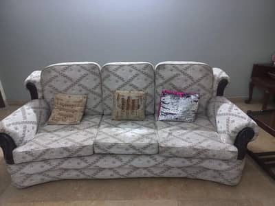 urgent  sofa set for sale {{03004583474}}