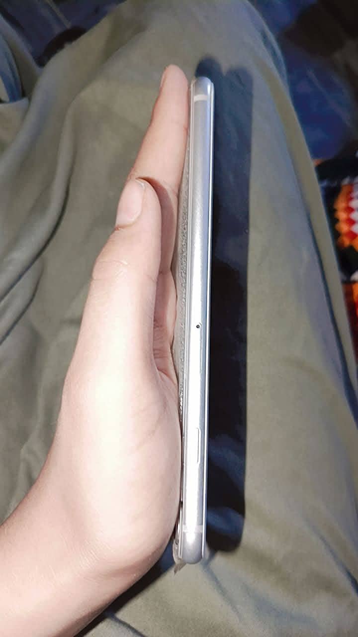 Apple iPhone 8 Plus 3