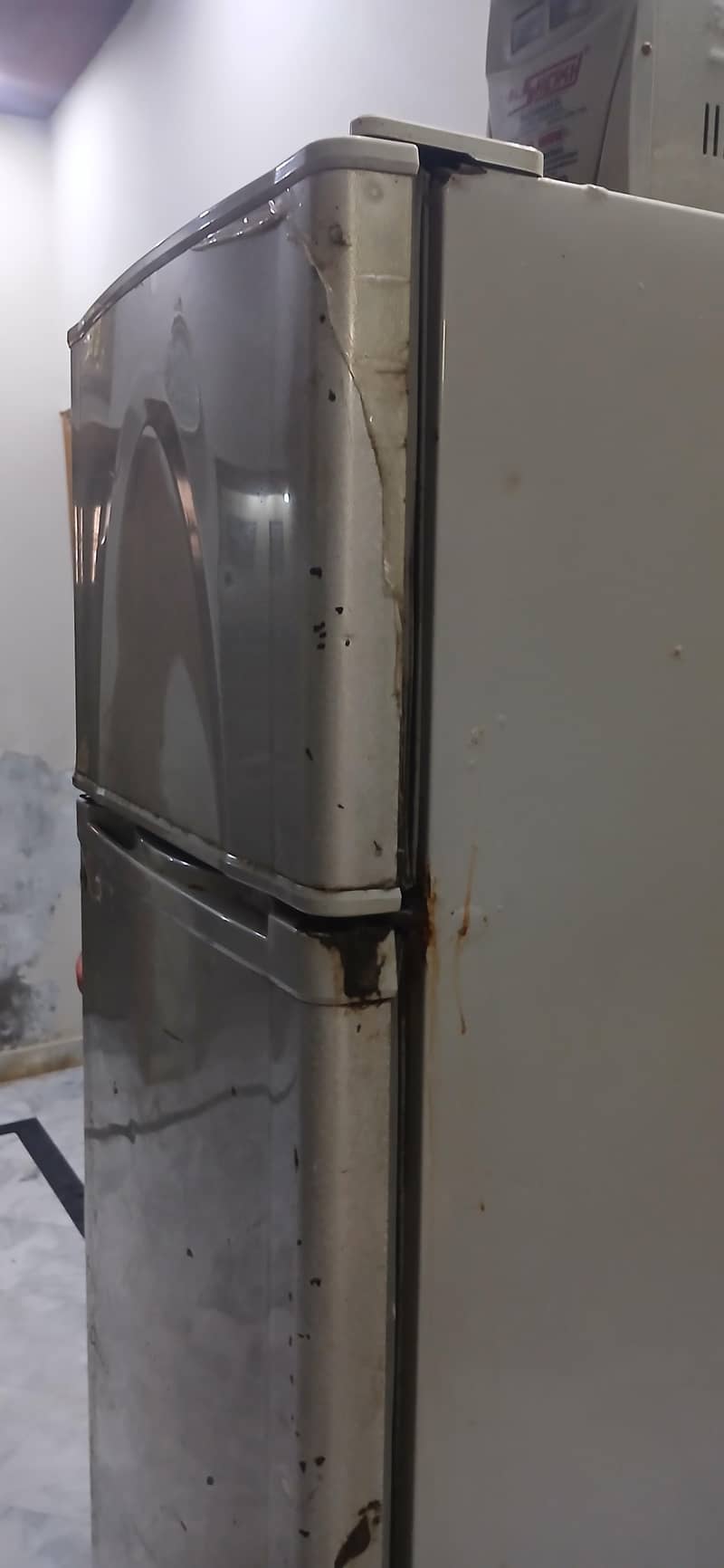 Refrigerator 0