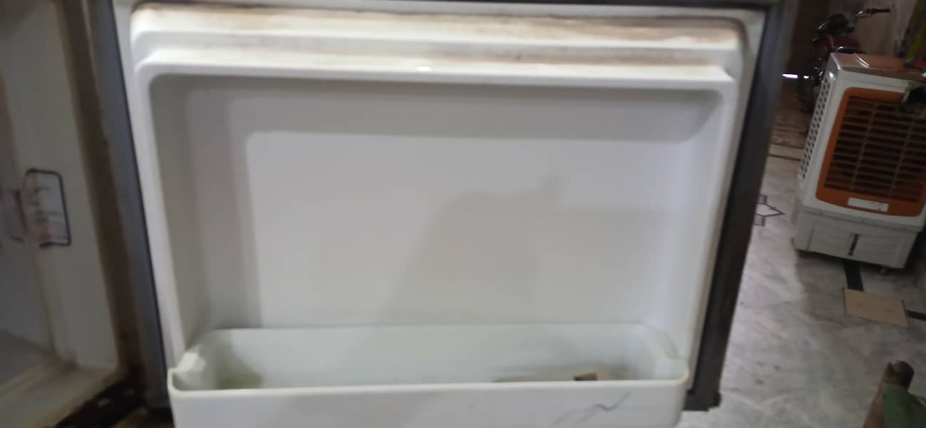 Refrigerator 10