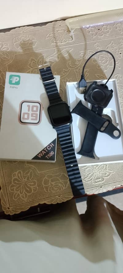 smart watch model T500 urgent sale 03247547123