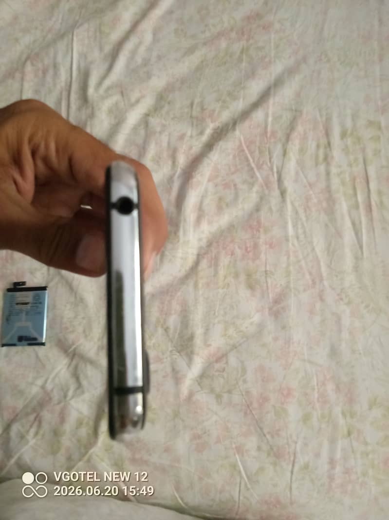 Sharp Aquos R2 2